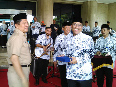 Pencarian PGRI Kota Surabaya - Persatuan Guru Republik Indonesia Cabang Kota Surabaya